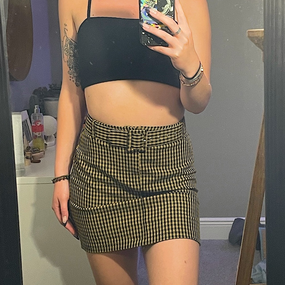 black and beige Hollister mini skirt with belt